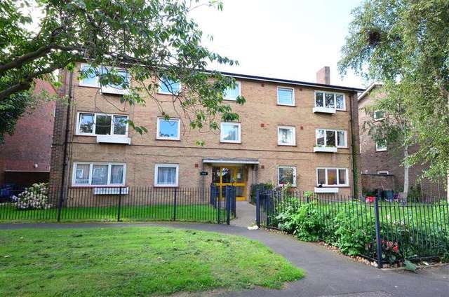  Image of 3 Bedroom Apartment for sale at Southsea Hampshire Southsea, PO4 8LP