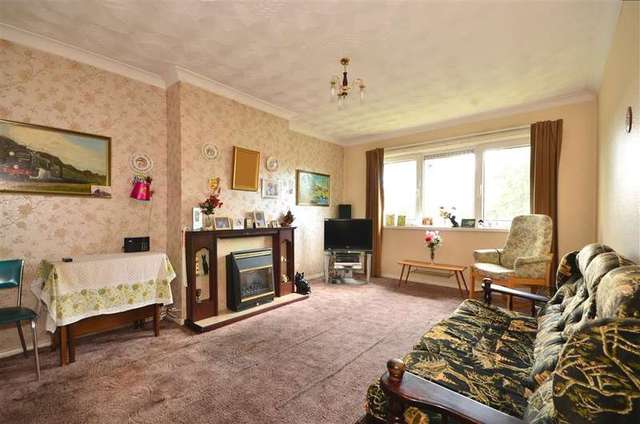  Image of 3 Bedroom Apartment for sale at Southsea Hampshire Southsea, PO4 8LP