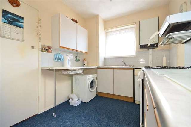  Image of 3 Bedroom Apartment for sale at Southsea Hampshire Southsea, PO4 8LP