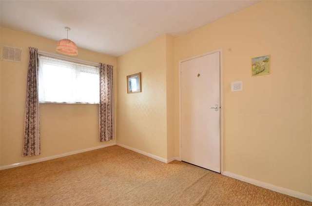  Image of 3 Bedroom Apartment for sale at Southsea Hampshire Southsea, PO4 8LP