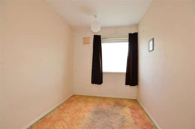  Image of 3 Bedroom Apartment for sale at Southsea Hampshire Southsea, PO4 8LP