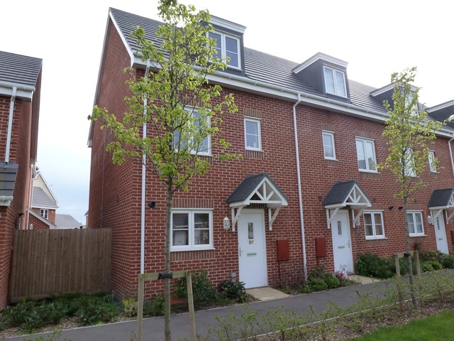  Image of 3 Bedroom End of Terrace to rent at Littlehampton, BN17 6FL