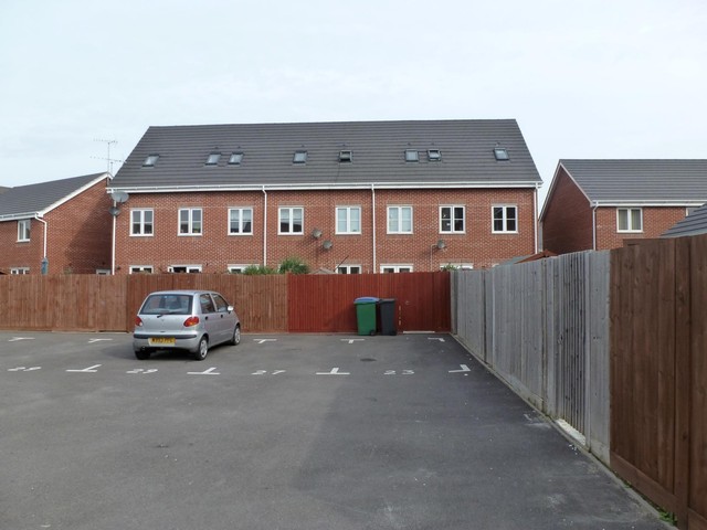  Image of 3 Bedroom End of Terrace to rent at Littlehampton, BN17 6FL