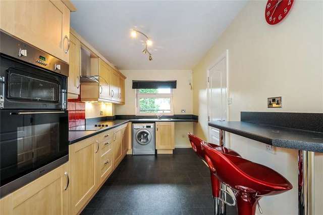  Image of 2 Bedroom Apartment to rent at 5 Napier Road Crowthorne Crowthorne, RG45 7EJ