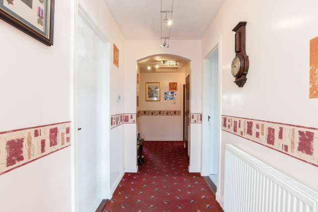  Image of 3 Bedroom Bungalow for sale at Lanark, ML11 8DY