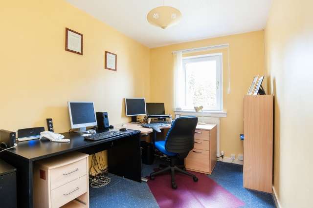  Image of 3 Bedroom Bungalow for sale at Lanark, ML11 8DY