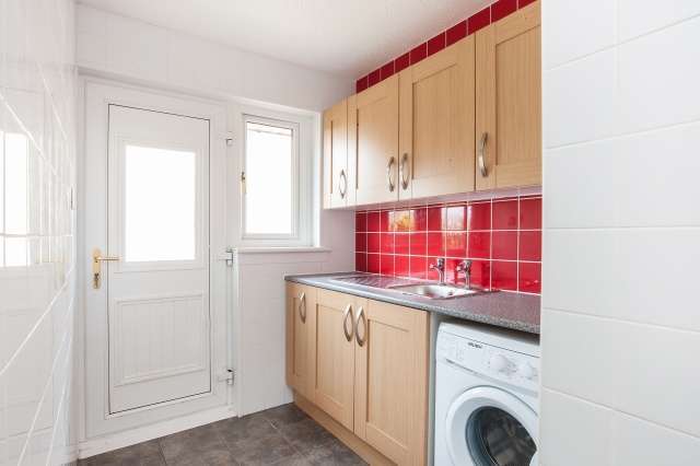  Image of 3 Bedroom Bungalow for sale at Lanark, ML11 8DY