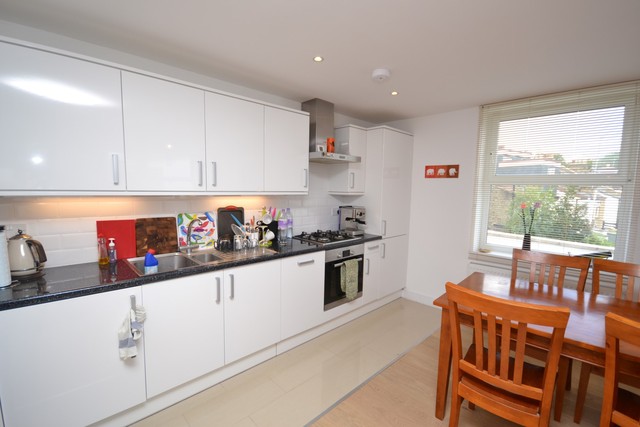  Image of 3 Bedroom Property to rent at East Finchley, N2 0SP