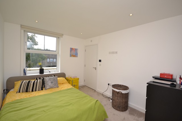  Image of 3 Bedroom Property to rent at East Finchley, N2 0SP