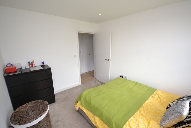  Image of 3 Bedroom Property to rent at East Finchley, N2 0SP