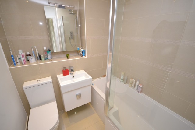  Image of 3 Bedroom Property to rent at East Finchley, N2 0SP