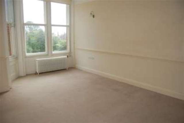  Image of 2 Bedroom Property to rent at Eastbourne, BN20 7LF