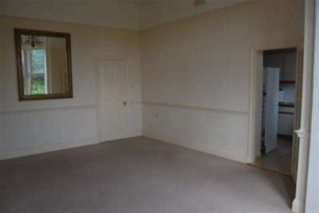  Image of 2 Bedroom Property to rent at Eastbourne, BN20 7LF