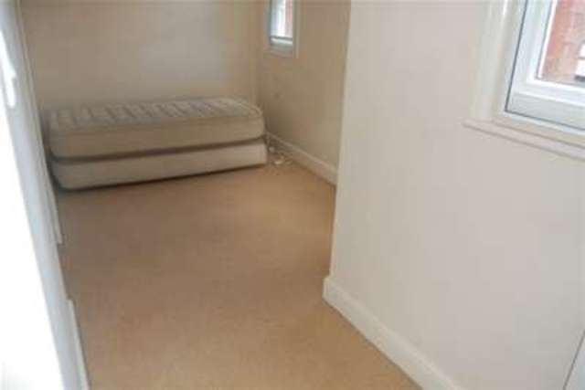  Image of 2 Bedroom Property to rent at Eastbourne, BN20 7LF