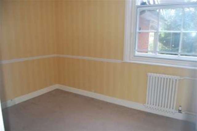  Image of 2 Bedroom Property to rent at Eastbourne, BN20 7LF
