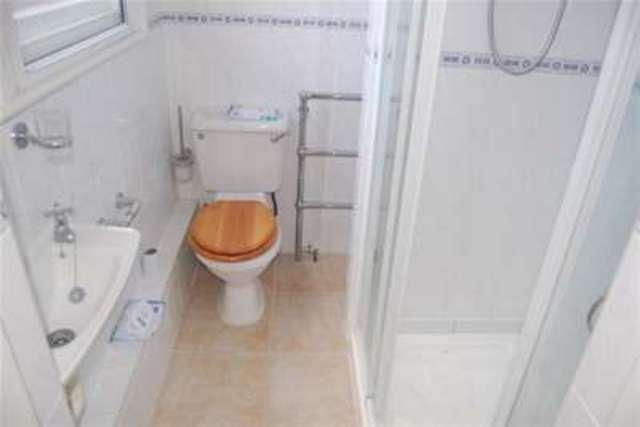  Image of 2 Bedroom Property to rent at Eastbourne, BN20 7LF