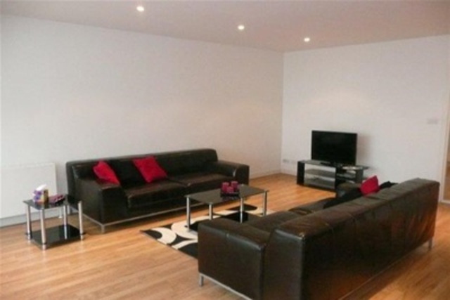  Image of 2 Bedroom Flat to rent at Glasgow, G3 8EX