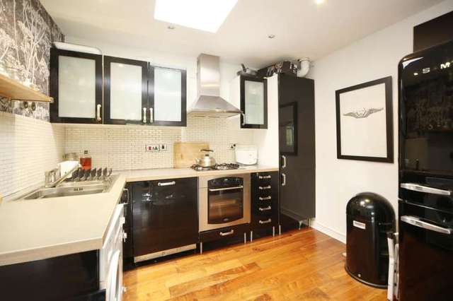  Image of 1 Bedroom Flat to rent at London  Victoria Park, E9 7LH