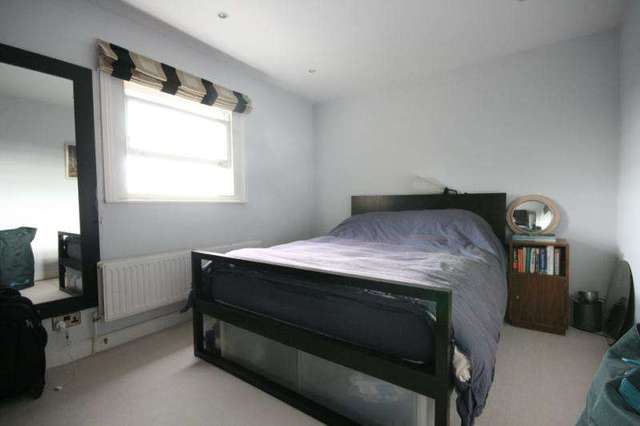  Image of 1 Bedroom Flat to rent at London  Victoria Park, E9 7LH