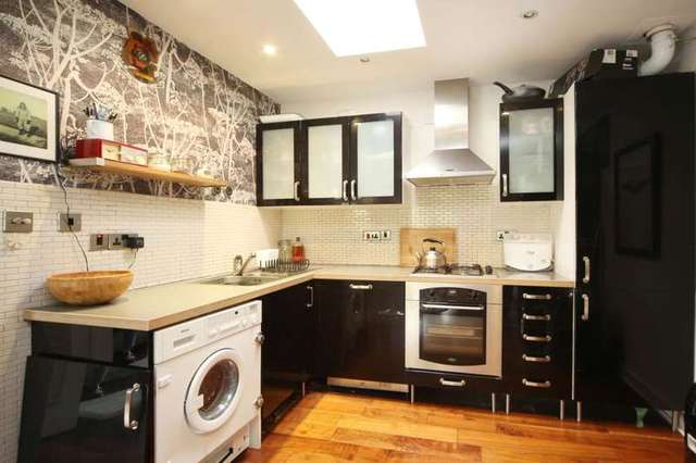  Image of 1 Bedroom Flat to rent at London  Victoria Park, E9 7LH