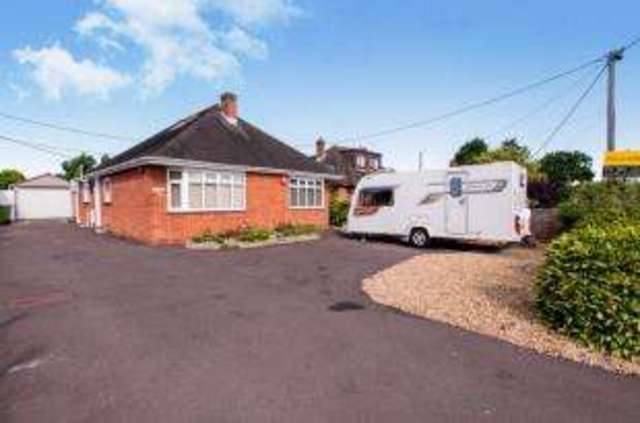  Image of 3 Bedroom Bungalow for sale at Fareham Hampshire Stubbington, PO14 2EN