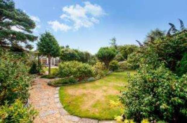  Image of 3 Bedroom Bungalow for sale at Fareham Hampshire Stubbington, PO14 2EN