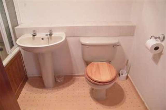  Image of 2 Bedroom Flat to rent at Cardiff, CF11 7PE