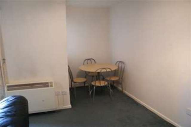  Image of 2 Bedroom Flat to rent at Cardiff, CF11 7PE