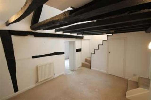  Image of 2 Bedroom Flat to rent at Haslemere, GU27 2HR