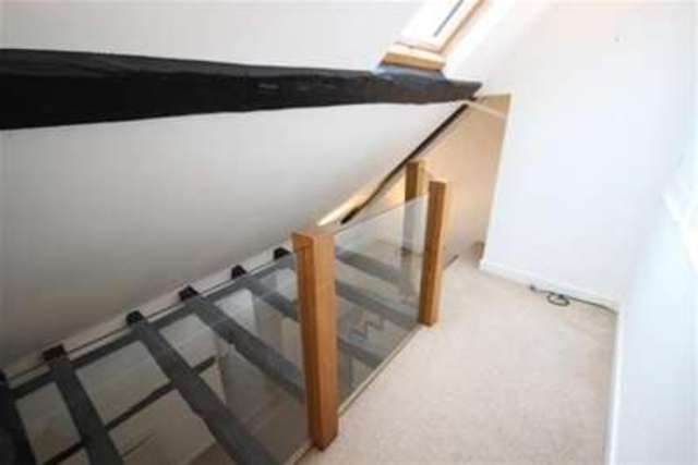  Image of 2 Bedroom Flat to rent at Haslemere, GU27 2HR