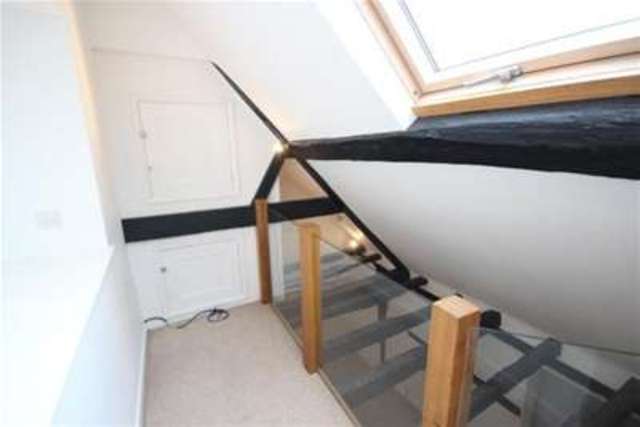  Image of 2 Bedroom Flat to rent at Haslemere, GU27 2HR