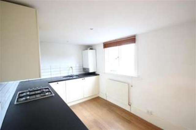  Image of 2 Bedroom Flat to rent at Haslemere, GU27 2HR