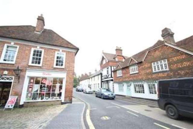  Image of 2 Bedroom Flat to rent at Haslemere, GU27 2HR