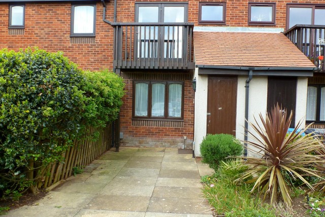  Image of 1 Bedroom Apartment to rent at Baiter Park  Poole, BH15 1UL