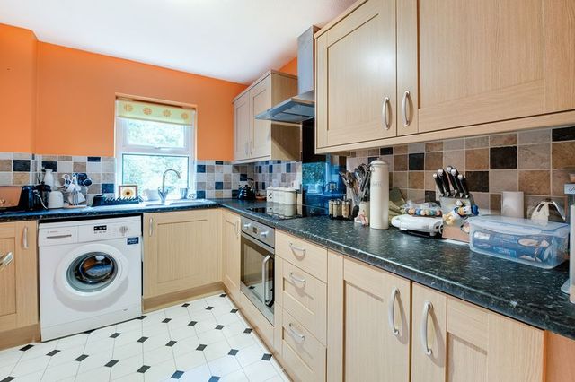  Image of 2 Bedroom Flat for sale at Lawn Road Portswood Southampton, SO17 2ER