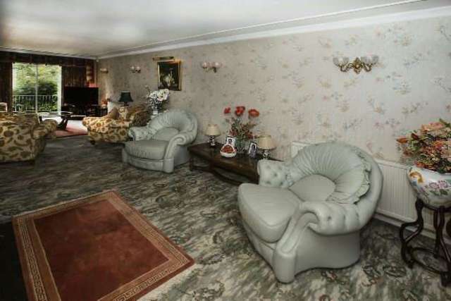  Image of 3 Bedroom Detached for sale at Mansfield Road  Reading, RG1 6AL
