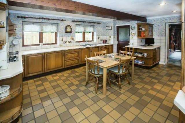  Image of 3 Bedroom Detached for sale at Mansfield Road  Reading, RG1 6AL