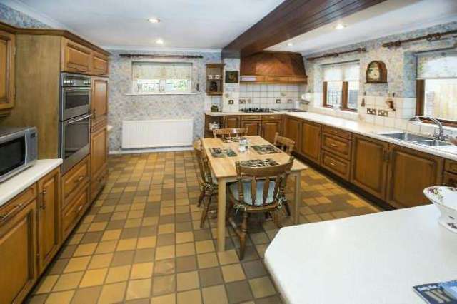  Image of 3 Bedroom Detached for sale at Mansfield Road  Reading, RG1 6AL