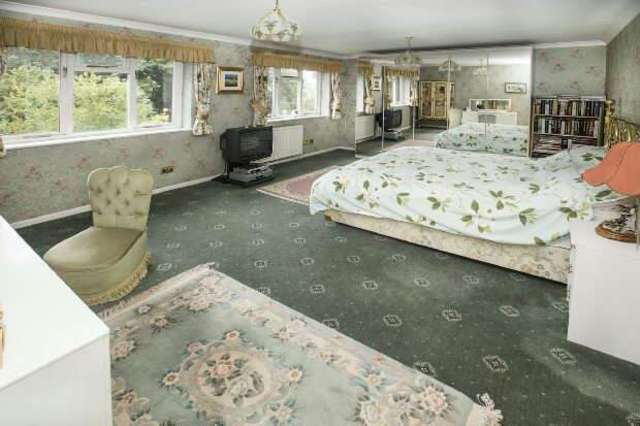  Image of 3 Bedroom Detached for sale at Mansfield Road  Reading, RG1 6AL