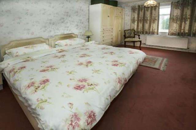  Image of 3 Bedroom Detached for sale at Mansfield Road  Reading, RG1 6AL