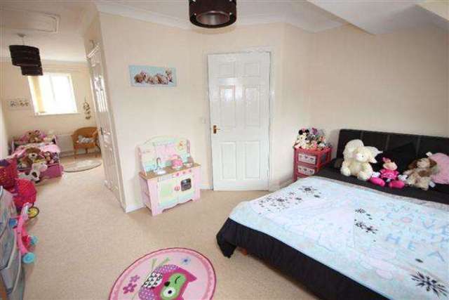  Image of 3 Bedroom Town House for sale at Kesgrave, IP5 2DU