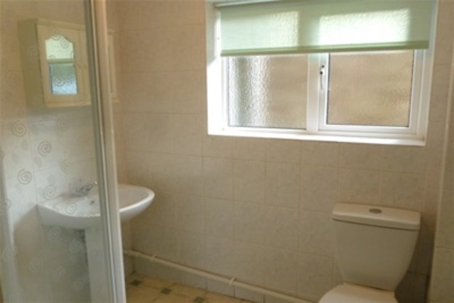 Image of 1 Bedroom Flat to rent at Sheffield, S8 8HF
