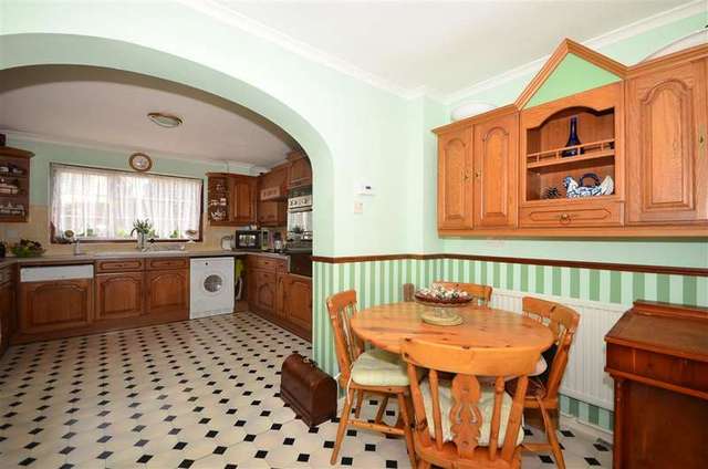  Image of 5 Bedroom Detached for sale at Cliffsend Ramsgate Ramsgate, CT12 5LE