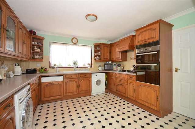  Image of 5 Bedroom Detached for sale at Cliffsend Ramsgate Ramsgate, CT12 5LE