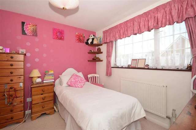  Image of 5 Bedroom Detached for sale at Cliffsend Ramsgate Ramsgate, CT12 5LE
