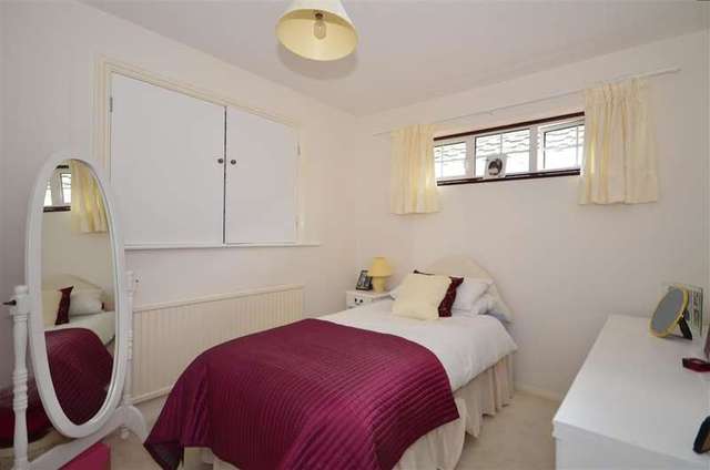  Image of 5 Bedroom Detached for sale at Cliffsend Ramsgate Ramsgate, CT12 5LE