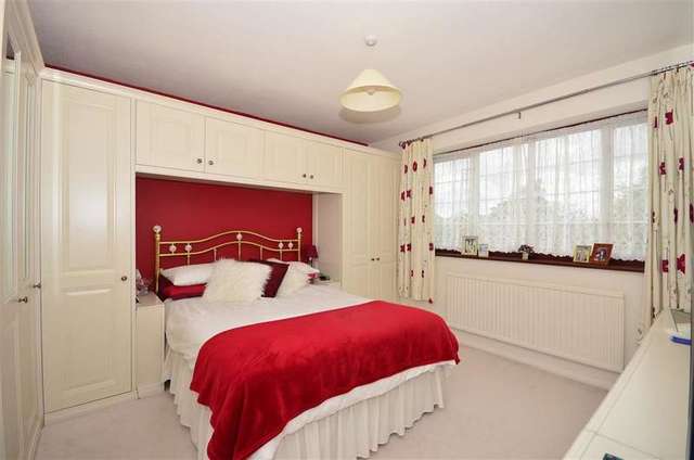  Image of 5 Bedroom Detached for sale at Cliffsend Ramsgate Ramsgate, CT12 5LE