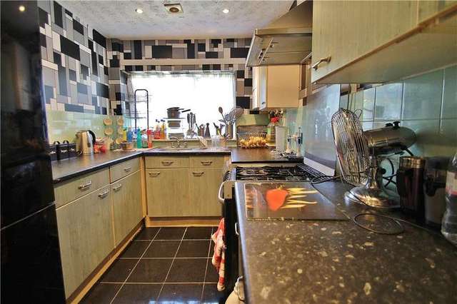  Image of 2 Bedroom Apartment for sale at Horsell Surrey Horsell, GU21 4QN