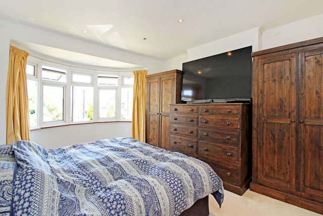  Image of 4 Bedroom Semi-Detached for sale at Surbiton Surrey, KT5 8LH