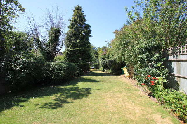  Image of 4 Bedroom Semi-Detached for sale at Surbiton Surrey, KT5 8LH